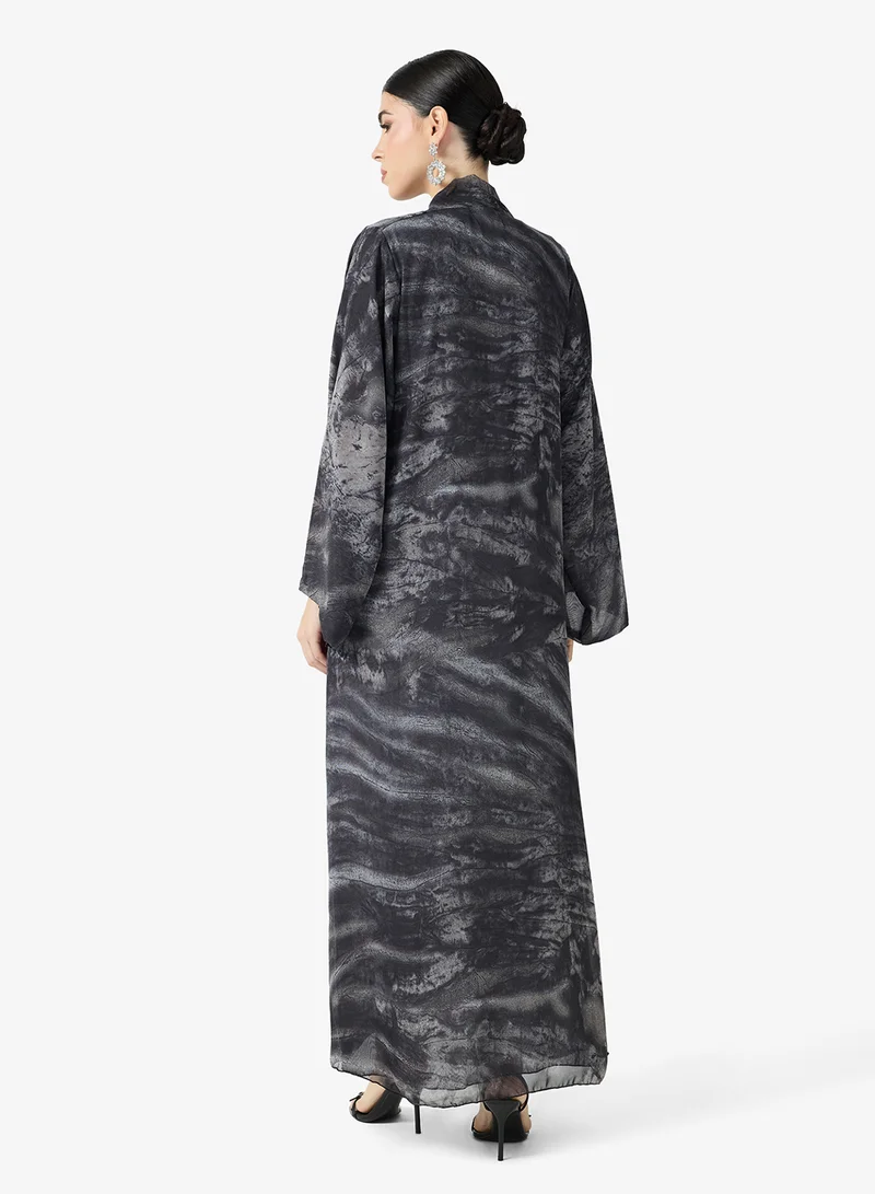 هيا كلوزيت عباية مفتوحة مطبوعة بياقة على شكل حرف